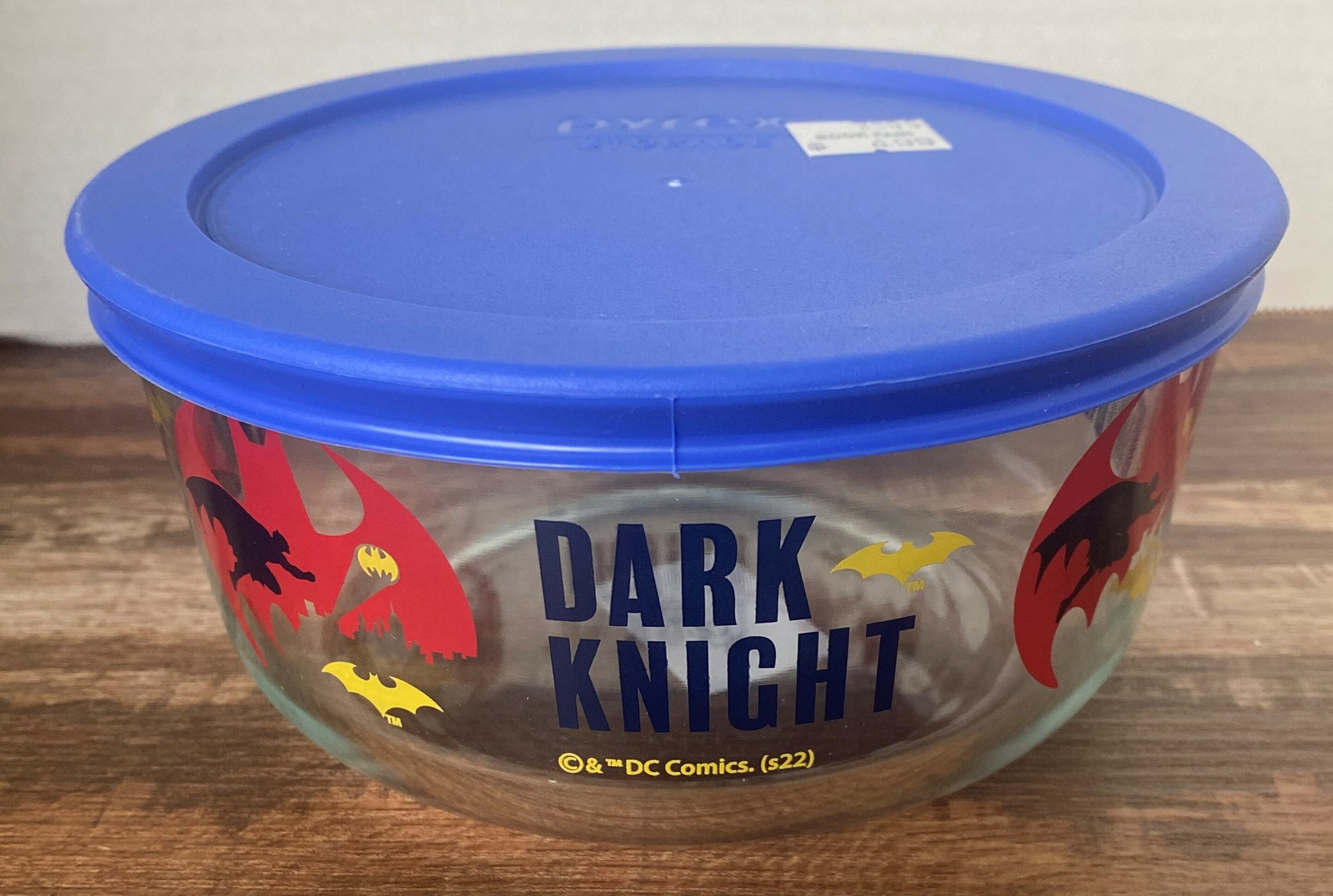Pyrex Dark Knight 4-Cup Round Glass Storage Container with Blue Airtight Lid