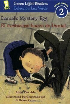 Book cover for El misterioso huevo de Daniel by Alma Flor Ada